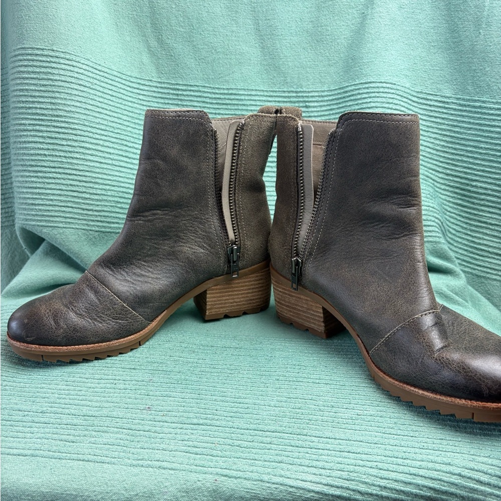 Sorel Women’s Cate Booties Waterproof Leather And Stacked Leather Heel